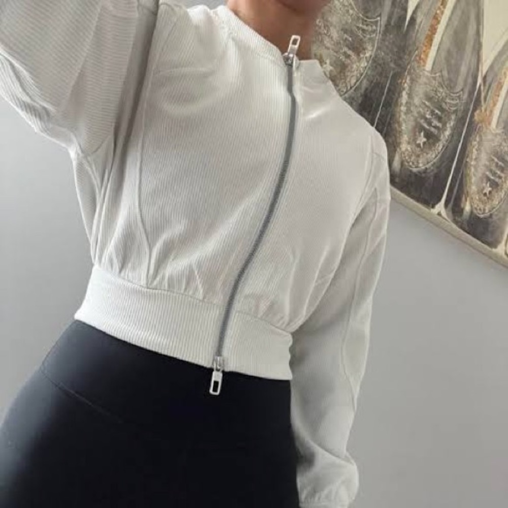 ❤️ Lululemon Athletica Ribbed Softstreme Cropped Jacket in Bone Size 10 NWT